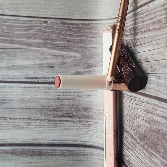 Charlotte Tilbury Lip Cheat Liner-Pillow Talk HYALURONIC Color